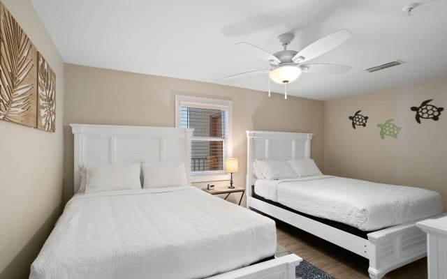 Madeira Beach Direct Beachfront Unit-Lots of Space-Amenities-Parking - Picture 12