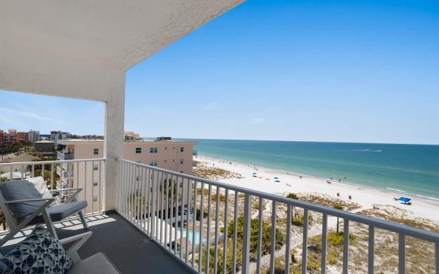 Madeira Beach Direct Beachfront Unit-Lots of Space-Amenities-Parking - Picture 7