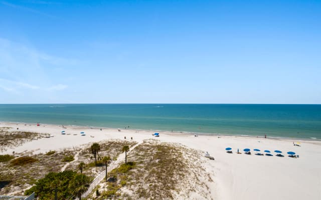 Madeira Beach Direct Beachfront Unit-Lots of Space-Amenities-Parking - Picture 18
