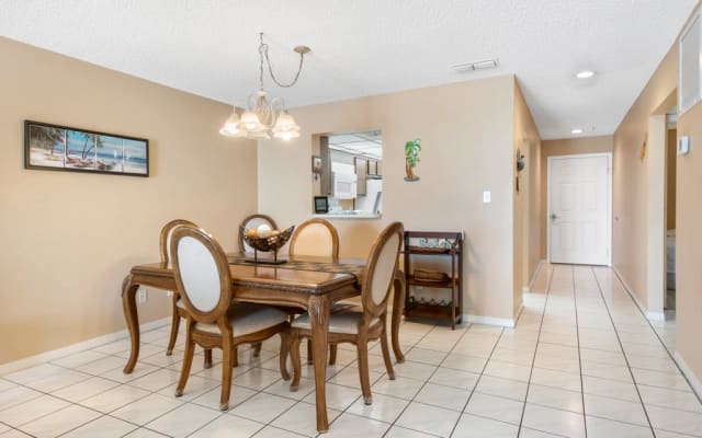 Sea Breeze Madeira Direct Beachfront Condo + Heated Pool and Spa - Picture 9