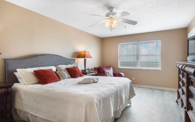 Sea Breeze Madeira Direct Beachfront Condo + Heated Pool and Spa - Picture 10