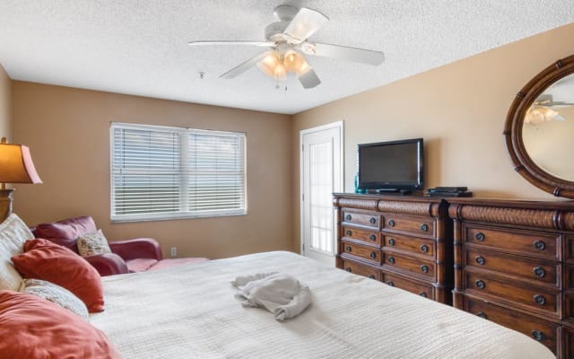 Sea Breeze Madeira Direct Beachfront Condo + Heated Pool and Spa - Picture 11