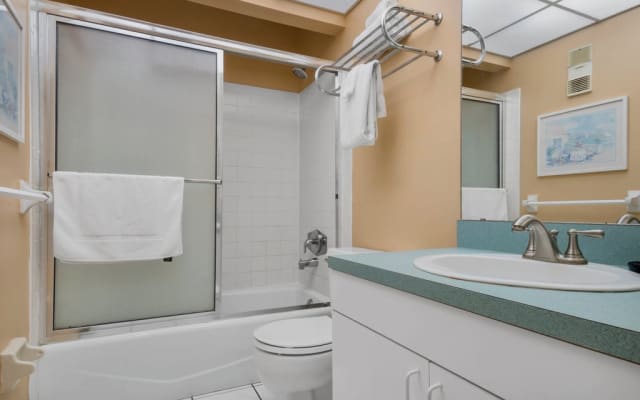 Sea Breeze Madeira Direct Beachfront Condo + Heated Pool and Spa - Picture 16