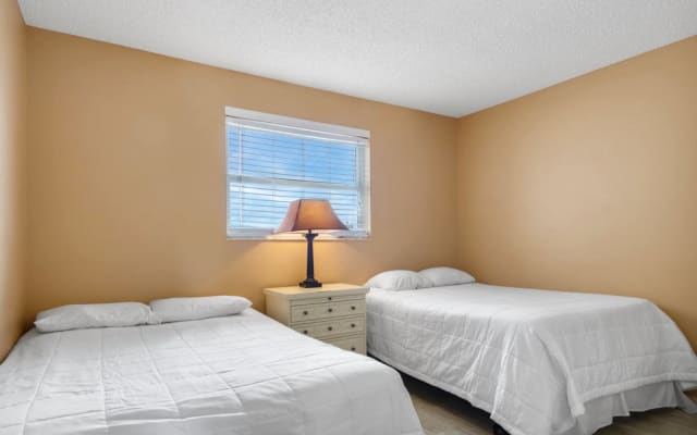 Sea Breeze Madeira Direct Beachfront Condo + Heated Pool and Spa - Picture 14