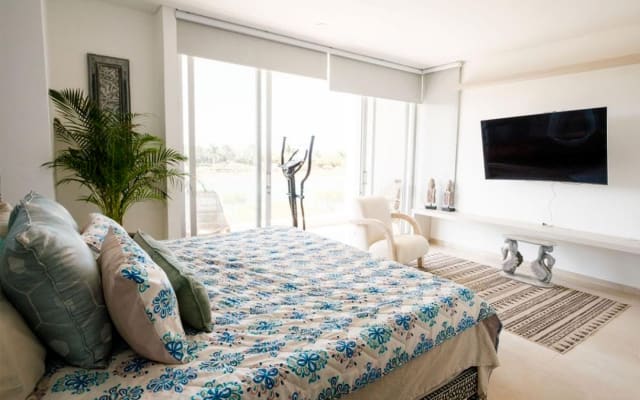 Bela casa privada com piscina, sauna e jacuzzi.