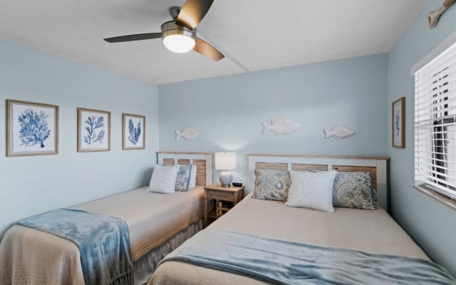 Nice & Spacious Waterfront Unit Across Street from Beach-Great Views!