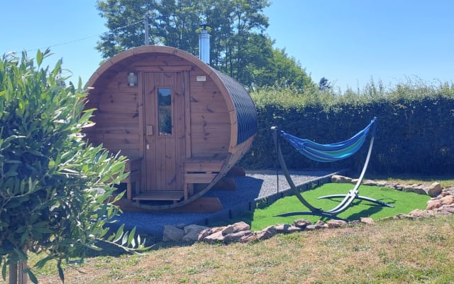 Detached guest house with private sauna & spacious balcony