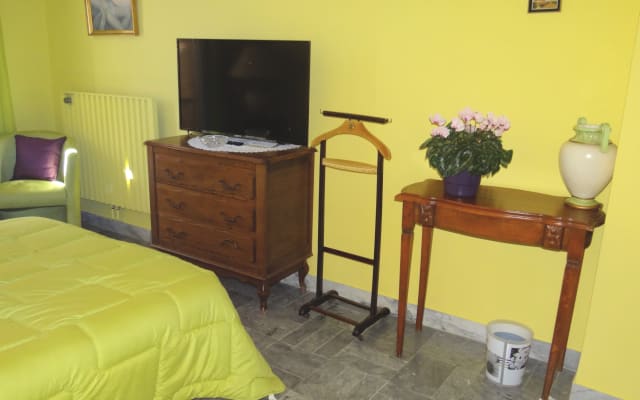 double rooms with shared bathroom