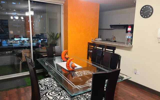 Apartamento em La Mariscal, Quito. Bairro amigável LGBTQ+.