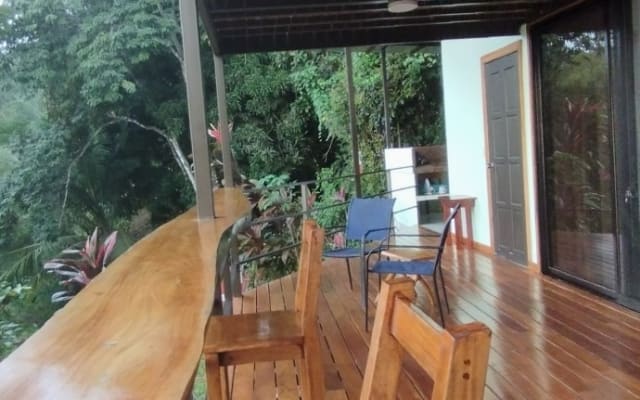 Casa de contenedor mit schönen Ausblicken auf das Meer und den Berg