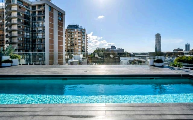 Stunning unit with pool and private backyard - Picture 21