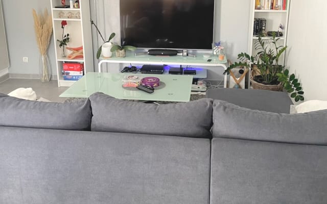 10 min from metro 3cocus close to ring road, local shops.