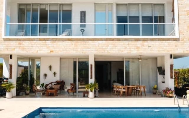 Bela casa privada com piscina, sauna e jacuzzi