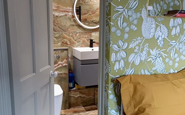 Annonce de Simon sur misterb&b - ensuite from garden room