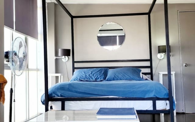 Helles Zimmer in PH mit eigener Terrasse.