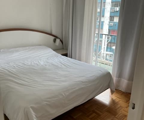Wohnung mit Balkon einen Block von Galerias Pacifico entfernt.