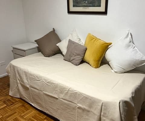 Wohnung mit Balkon einen Block von Galerias Pacifico entfernt.