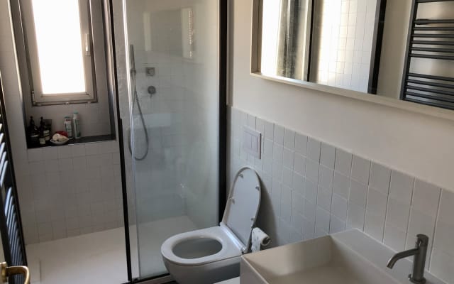 Quiet room in bright and warm apartment in Nolo