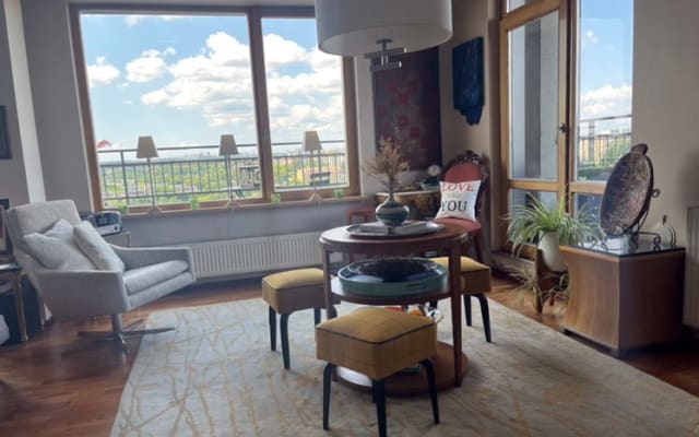 Luxury Panoramic Riverbank Views Minutes from Old Town