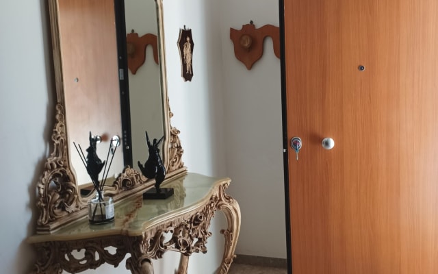 piso en chalet rodeado de vegetación a pocos metros de la playa