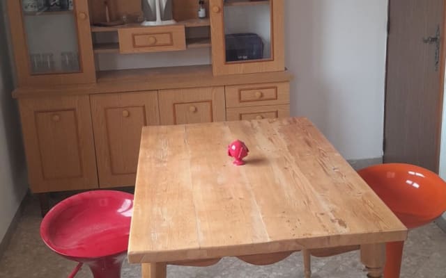 piso rodeado de vegetación a un paso de la playa