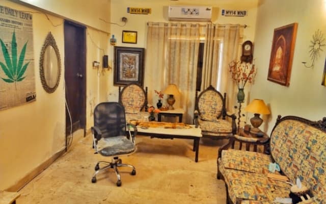 beautiful apartment right in the heart of Dha, ie bukhari commercial