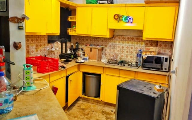 beautiful apartment right in the heart of Dha, ie bukhari commercial
