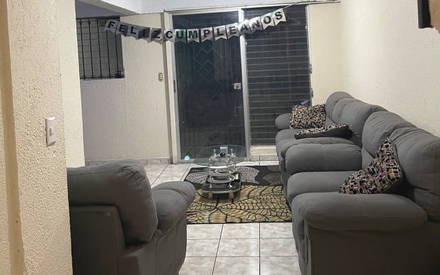 Habitación en zona céntrica de la ciudad de San Salvador