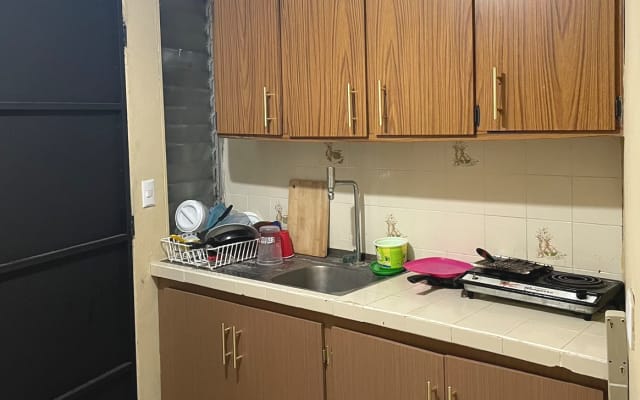 Habitación en zona céntrica de la ciudad de San Salvador