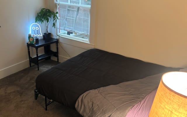 BD invitado en un hermoso Craftsman 2bd 1bth casa / prking libre...