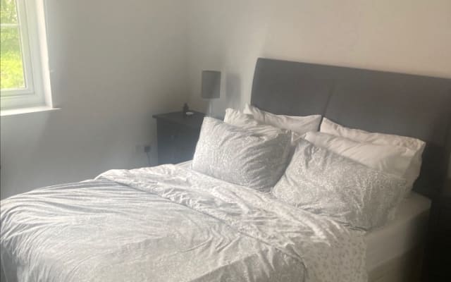 Amazing private room New Springs, Aspull, 5 minute from train stations