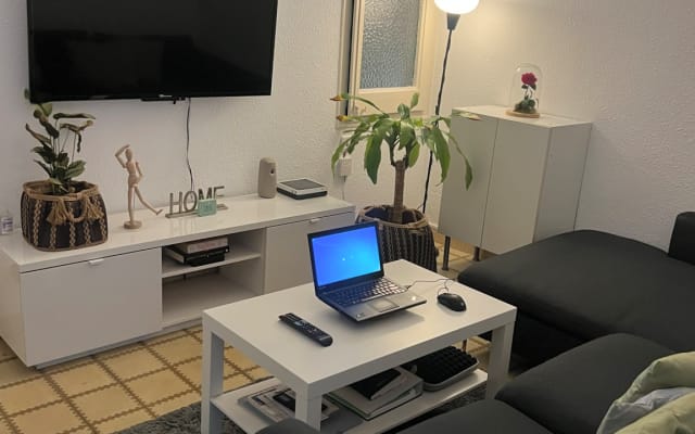 HABITACIÓN Eixample centro// Camera situata nel centro dell'Eixample