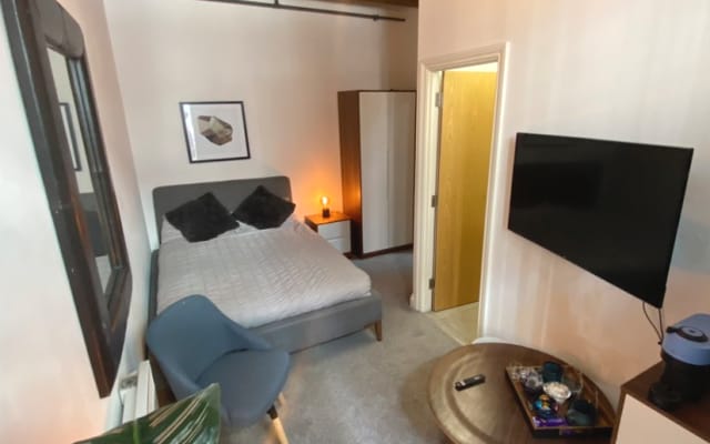 Boutique double bedroom with en-suite in gay village