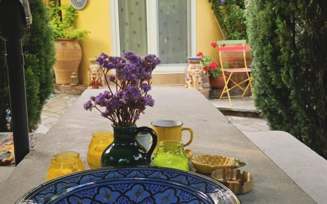 Bellissimo ambiente casa piena con grande giardino mediterraneo