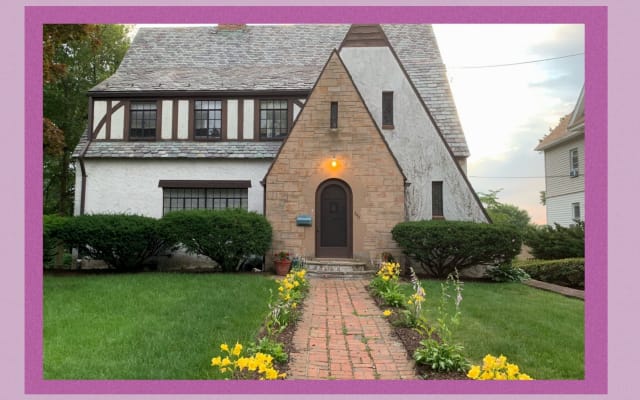 Two Beautiful Private Bed/Sitting Rooms + Private Bathroom Near Center
