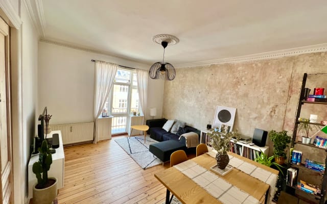 Perfect room for single traveller in our charming flat - Picture 9