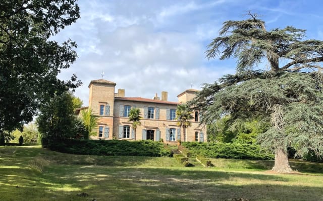 Beautiful secluded castle, near Toulouse.