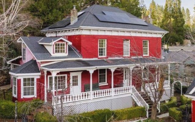 Disco Château (walking distance to downtown)