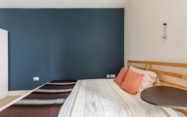 Spacious Double Room with Workspace in Zone 1