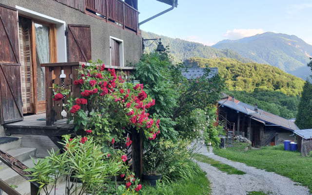 Chambre dans village de montagne à 900m à 10mn de Moûtiers-Tarentaise