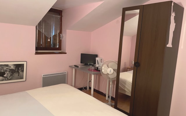 Our Room N°1
14 m2, separable double bed 180x200