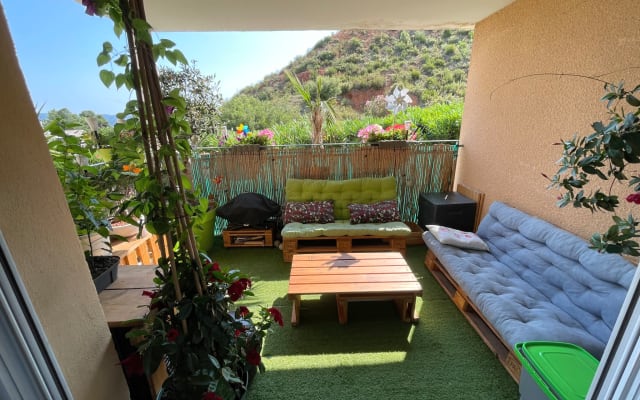 Joli T2 dans residence au calme avec piscine