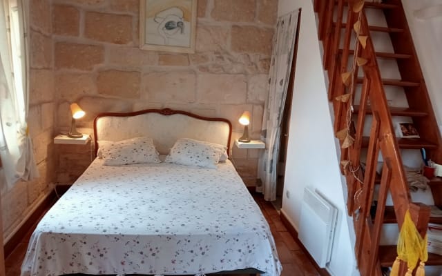 "Le Loft à Aigues-Mortes intra-muros (2ème étage) au centre-ville.