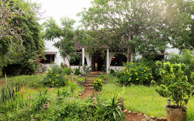 
Bungalow rústico privado à beira-mar, rodeado de floresta