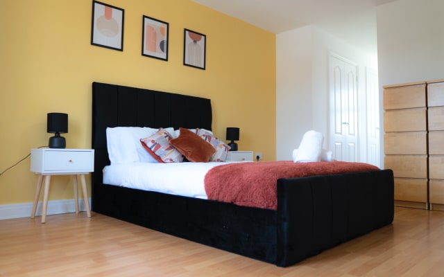 Morden Marvel - 6 bed house