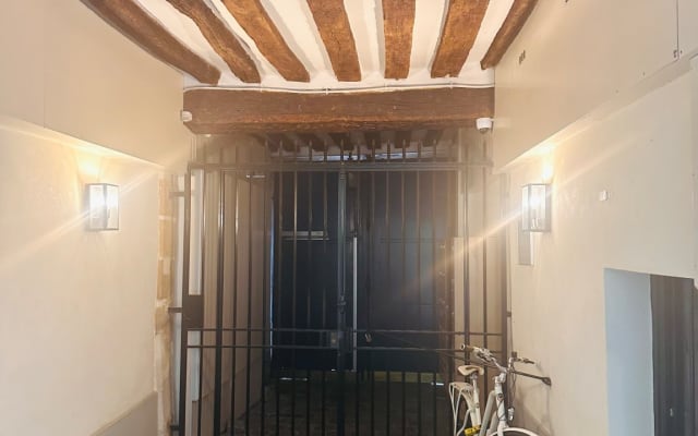 Charming two-room studio in the Marais