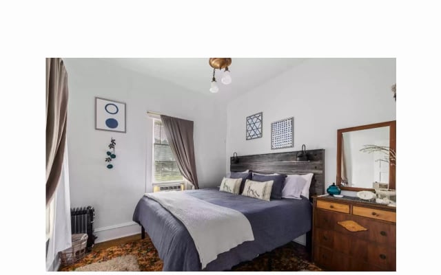 Ericka's listing on misterb&b - Bedroom 1. Luxury mattress, comfortable queen-size bed with high quality linens.