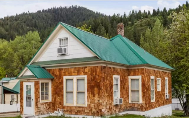 Vintage, mountain cottage for outdoor getaways - Picture 4