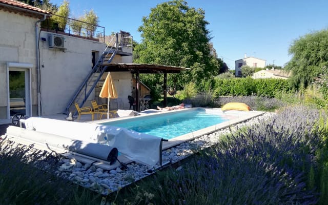 Private room in a house in Haute-Provence with massages