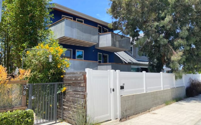 Venice Beach Apartment - Rooftop Deck - Newly Renovated